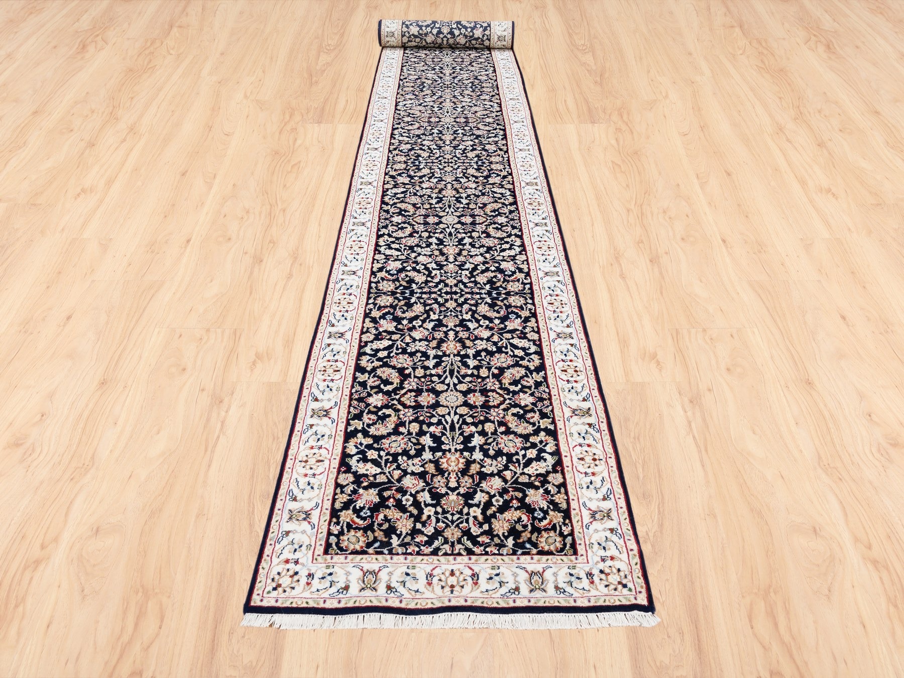 Traditional Rugs LUV564696